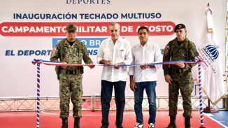 Abinader inaugura multiuso y comparte almuerzo en el ERD