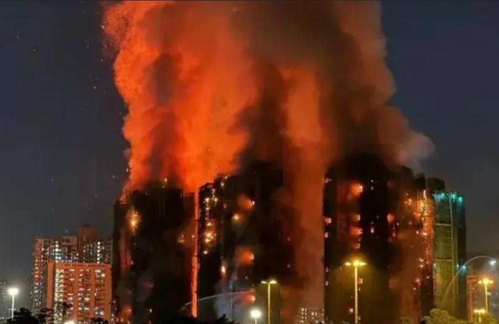Hong Kong: Aumentan a 151 los muertos en devastador incendio