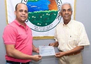 JARABACOA: Entregan fondos iniciar la cancha de Manabao