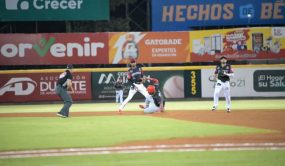 Leones siguen invictos en round robin; Toros vencen las Aguilas