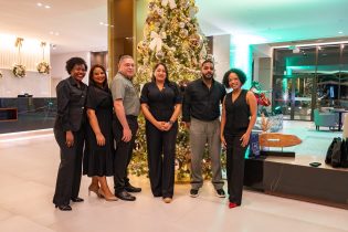 AC Hotel by Marriott Punta Cana enciende el Árbol Navideño 2025 con coctel para sus aliados