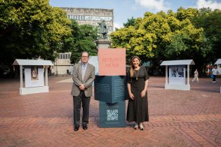 INICIA y la Alcaldía del DN inauguran exhibición del libro “Retrato de Mujer” en el Parque Colón