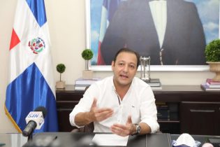 Abel Martínez pide intervención de Gobierno ante crisis agua afecta Santiago