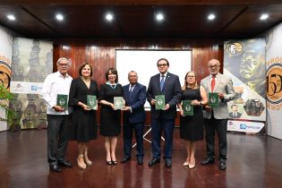 Euri Cabral pone en circulación libro Ercilia Pepín en  Santiago