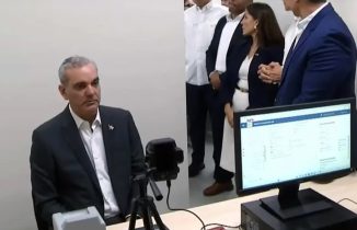 Abinader realiza proceso para obtener pasaporte electrónico