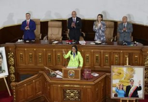 VENEZUELA: Delcy acusa EE.UU de impedir a vender su petróleo