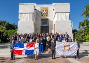 BCRD deposita ofrenda floral en el Altar de la Patria con motivo de 182 aniversario de la independencia dominicana