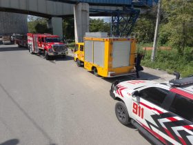 Sistema 911 coordina asistencia ante accidente de tránsito múltiple en puente de Villa Mella