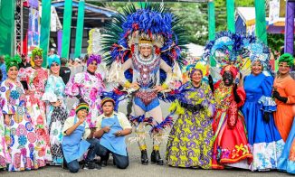 SANTIAGO inicia carnaval con un derroche de colorido