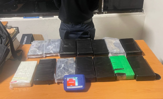 DNCD detiene croata de 21 años con 14 paquetes de cocaína en el AILA