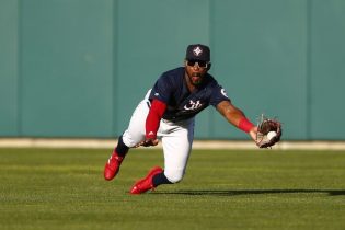 Padres firman al dominicano Miguel Andújar por un año