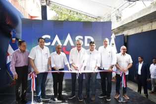 Presidente Abinader y director de la CAASD entregan saneada cañada Los Peralejos