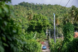 Energía y Minas entrega cuatro proyectos de electrificación en Samaná