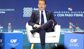 Ito Bisonó aborda retos regionales en foro económico de la CAF en Panamá