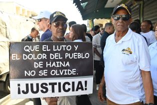 “El pueblo exige justicia”, marchan en Haina por víctimas del Jet Set