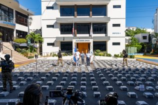 La DNCD ocupa 2 toneladas de cocaína cerca de costas de Baní