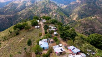 Energía y Minas lleva electricidad al Gramaso en la cordillera Central