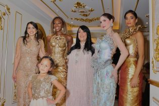 Giannina Azar inaugura New York Fashion Week a favor de la niñez