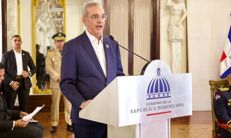 Abinader trata con industriales crisis en Oriente Medio