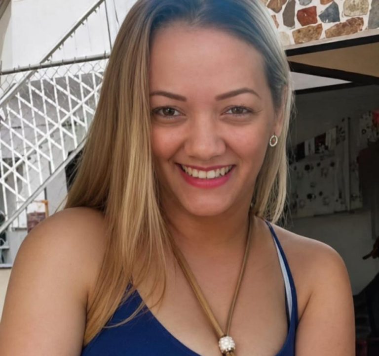 Mujer muere aplastada por un camión y su hijo resultó herido en Tamboril, Santiago