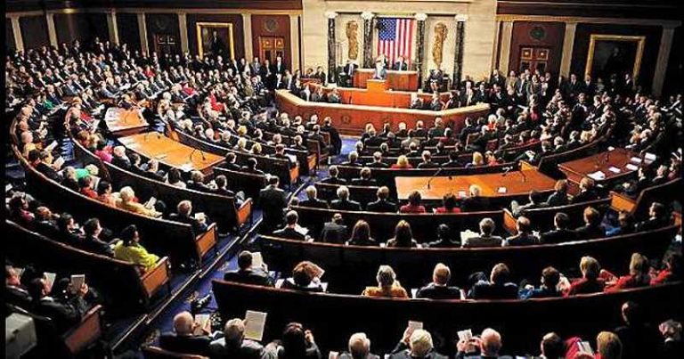 EEUU: Senado aprueba proyecto que limitaría los poderes de Trump